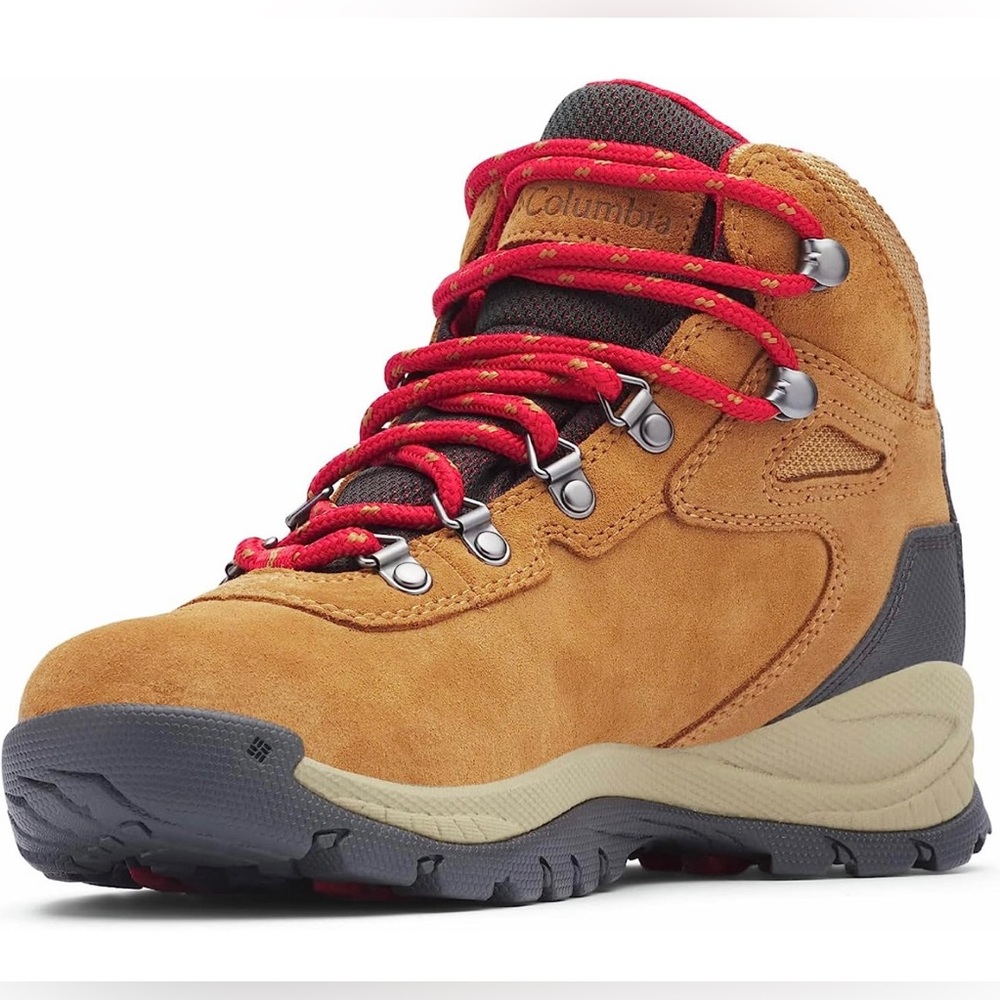 Columbia Women's Waterproof Hiking Boot. Size 9 NWOT